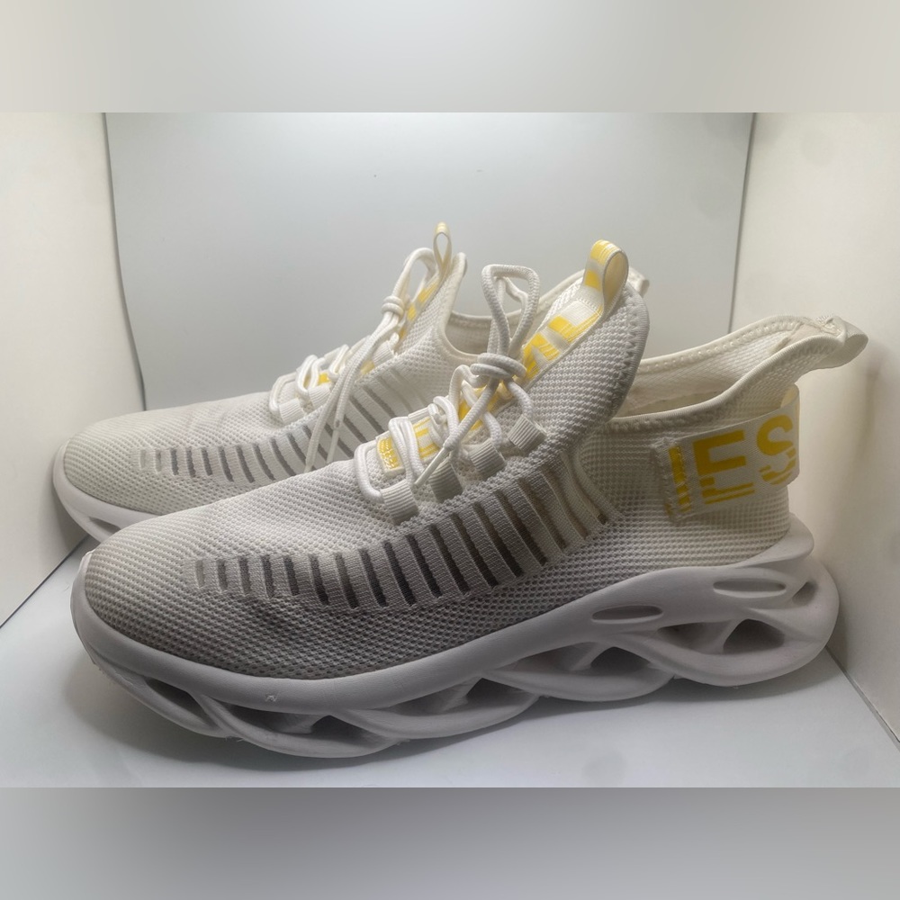 Liesmlies sneakers size 12